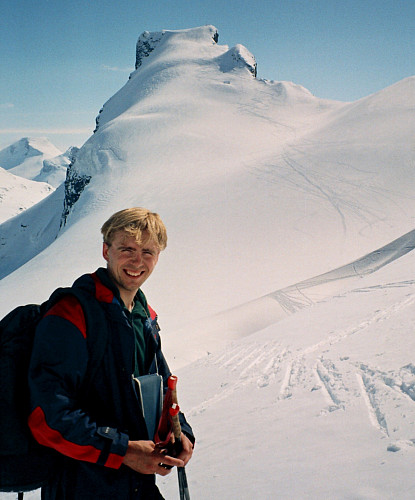 08.05.1999 - Tilbakeblikk mot Storebjørn (2222) idet vi nærmer oss Bjørnskardet.