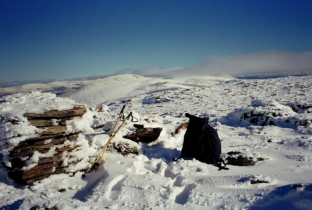 06.10.1999 - På toppen av Hesthøe (2021). Moldulhøe (2044) er i bakgrunnen.