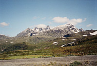 15.08.1994 - Fra veien Turtagrø - Øvre Årdal, med utsikt mot Hurrungane. Store Skagastølstinden (2405) er midt i bildet. Store Dyrhaugstinden (2147) er oppe til høyre.