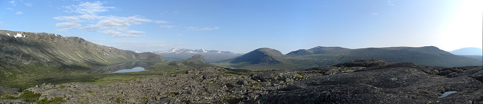 Panorama fra Lassekampen. Nautgardstinder og Nubber i bakgrunnen.