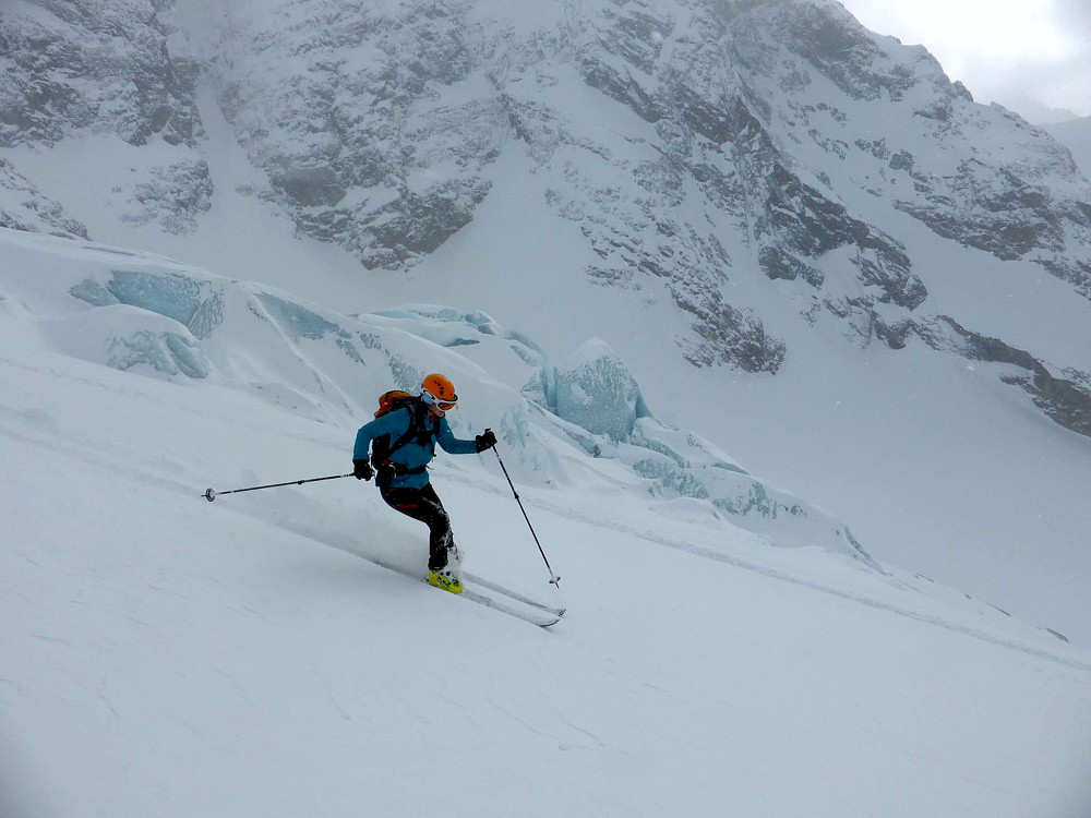 Overrasket å finne ut at det var et kort øyeblikk da jeg kjørte ned på lette ski med noe som kan kalles for litt stil. Bildet av Kent Hugo.