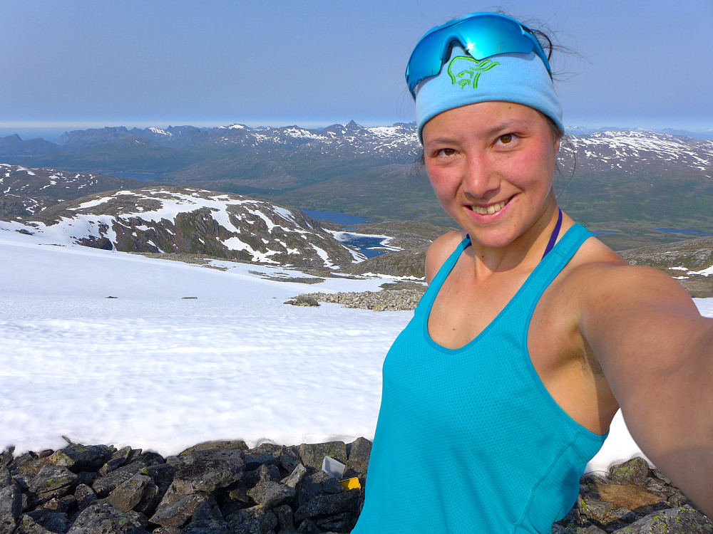 Selfien med dagens første topp Stormoa i bakgrunnen