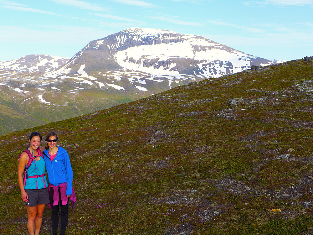 Johanna og meg på Fløya med Tromsdalstinden bak oss