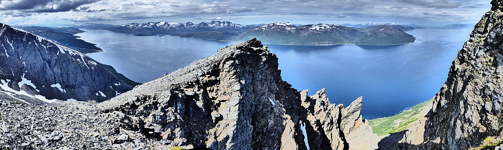 Kult utsikt mot Reinøya og Ringvassøya