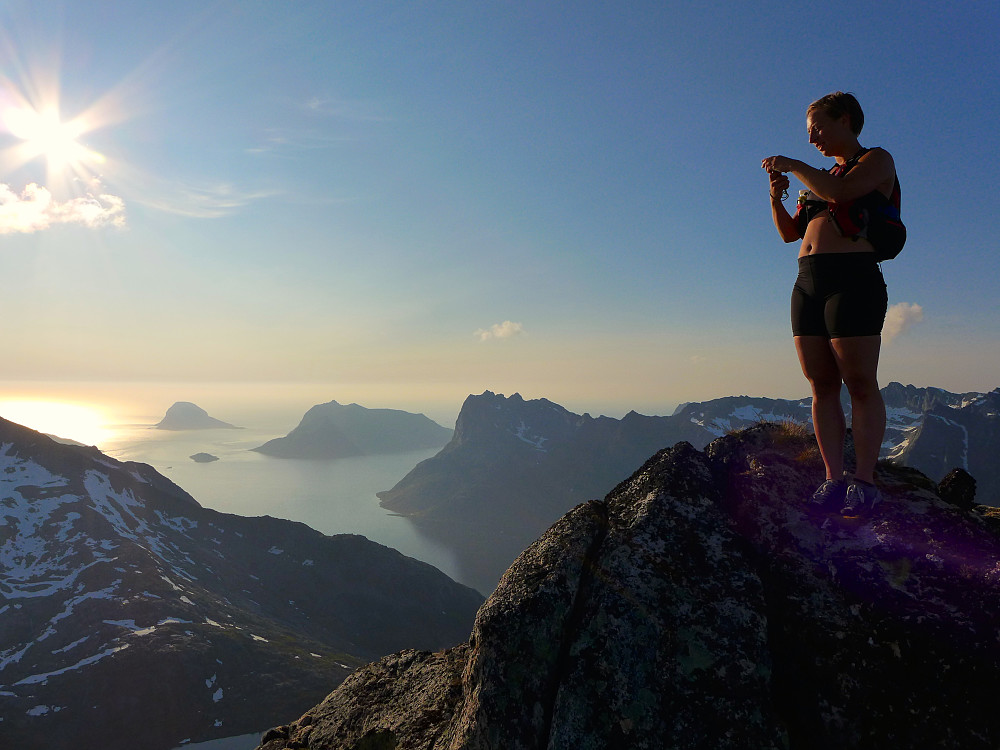 På nordtoppen med glimrende utsikt over Ersfjord