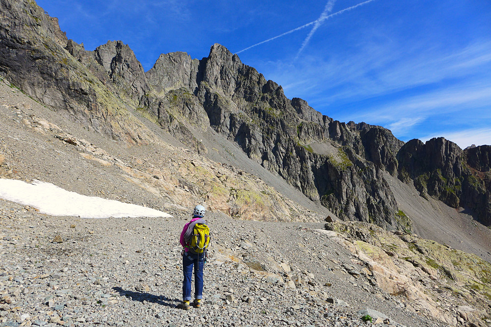 Aiguille Crochues ryggen fra innmarsjen