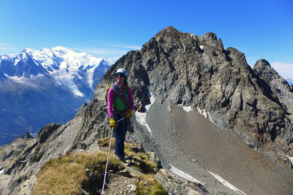 Etter å kommet opp til ryggen. Aiguille de la Floria og Mont Blanc-massivet i bakgrunnen