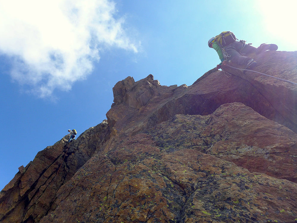 Rocio has a chat with the two other climbers doing the traverse in the opposite direction