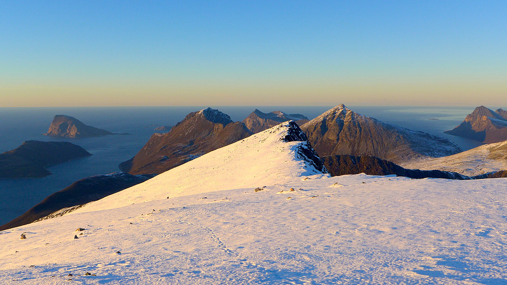 Nesten snøfritt på Bremnestinden, Ryptinden og Breitinden