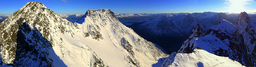 Istinden, Kjostinden bader i sol
