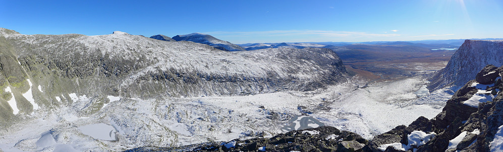 Panorama med Rondslottet, Vinjeronden og Storronden i bakgrunn