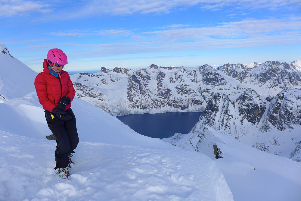Med Ersfjorden i bakgrunn