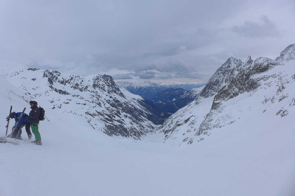 Starter siste nedkjøring fra Col de Berard. Nå er det bare å komme oss ned til Le Buet.