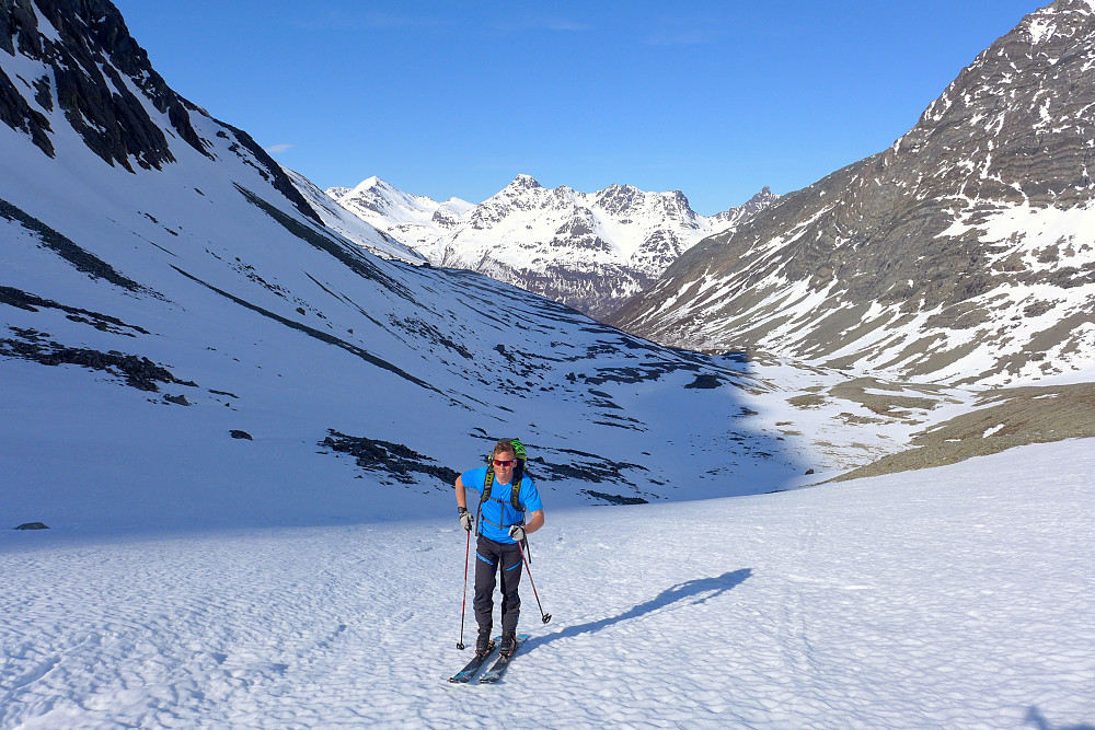 Med Lakselvdalen i bakgrunnen