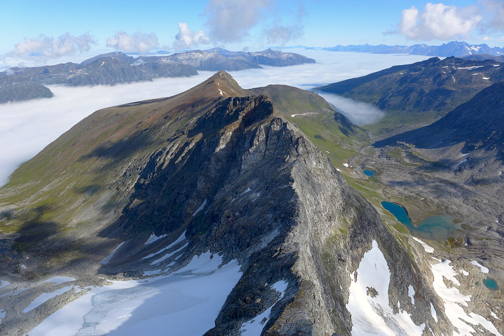 Østover mot Gabrielfjellet og nordsiden av Breivikeidet