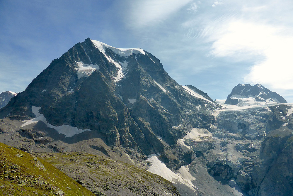 Walking down with Mont Collon over us