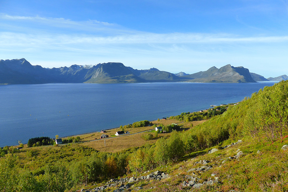 Utsikt mot Kvaløya et lite stykke opp fra starten