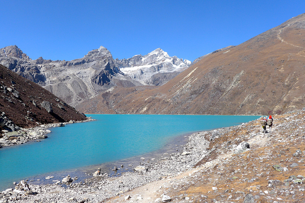 View of the path going up Gokyo Ri