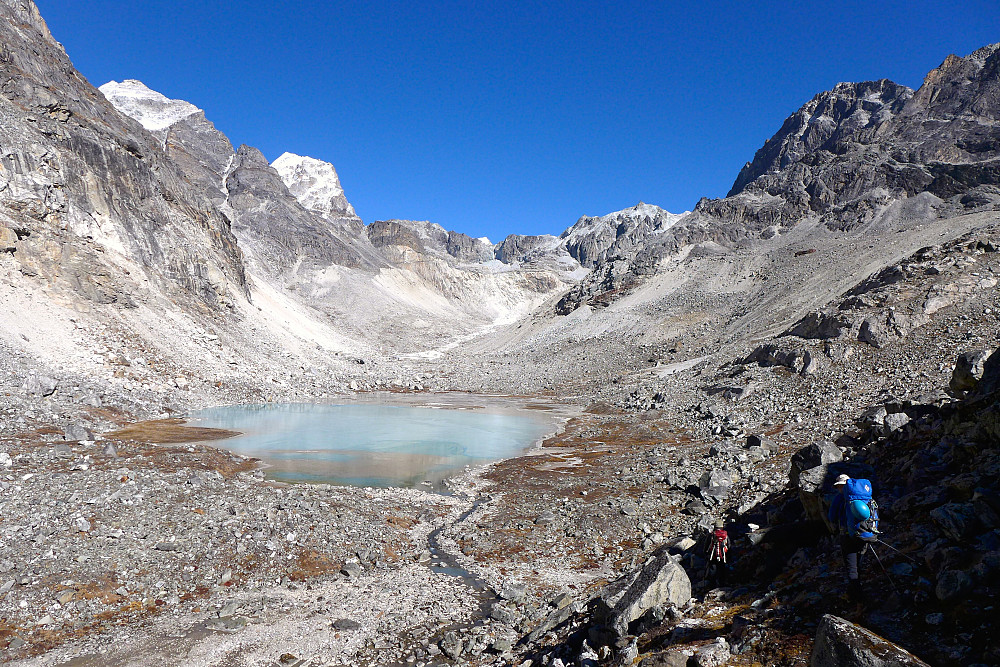 The route towards camp 1 continues past another small lake before going up the steep scree/rubble slope at the far end