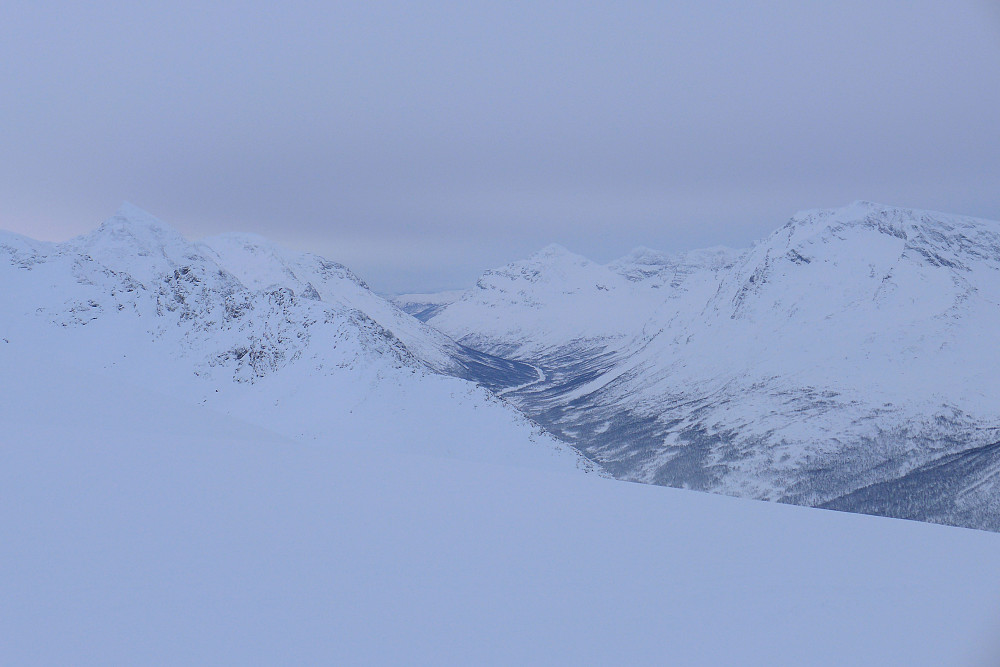 Flatlys i Lavangsdalen
