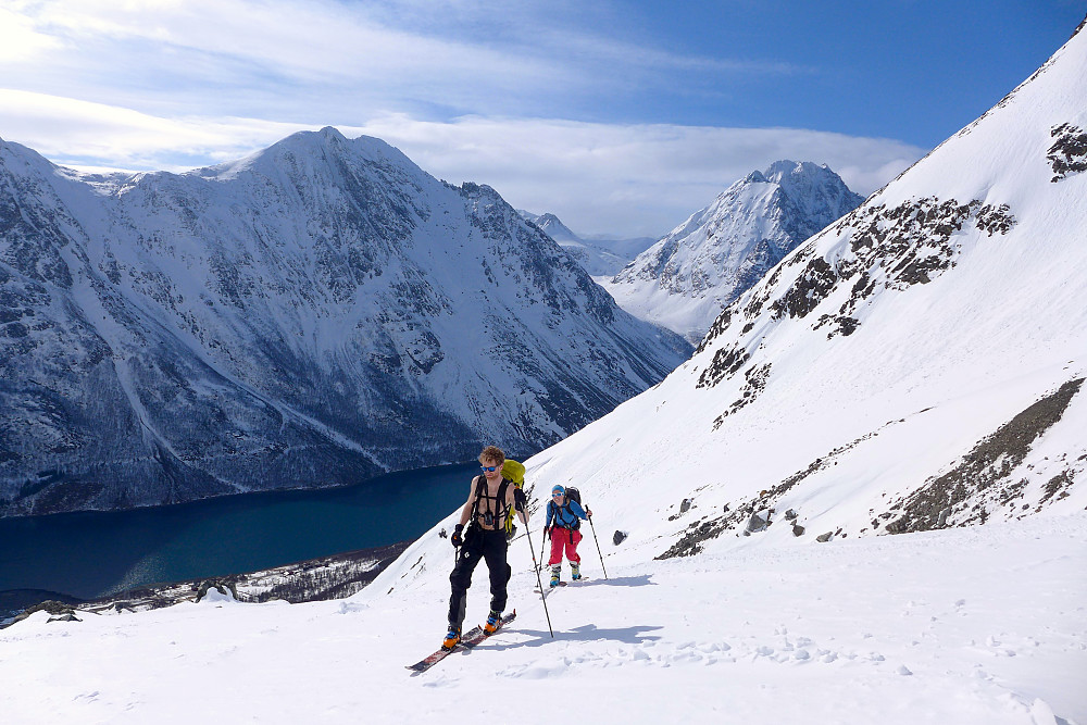 Leiv og Kine kommer opp til starten av en slakere etappe fra ca. 500moh