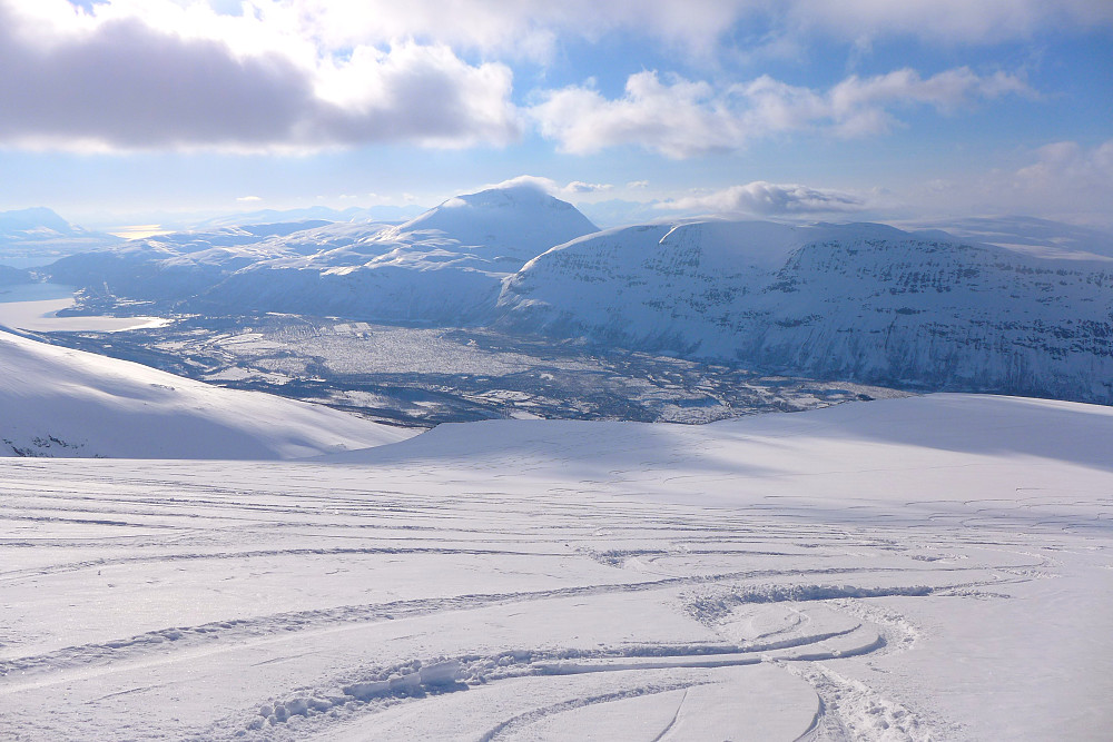 Noen som har laget fine svinger i snøen her