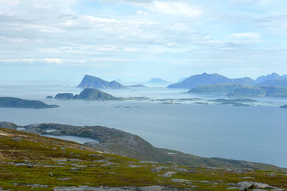 Utsikt mot Håja og yttersida av Kvaløya