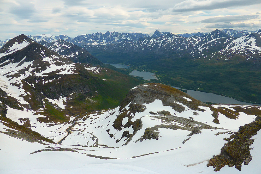 Laksvatn og Lyngsalpene