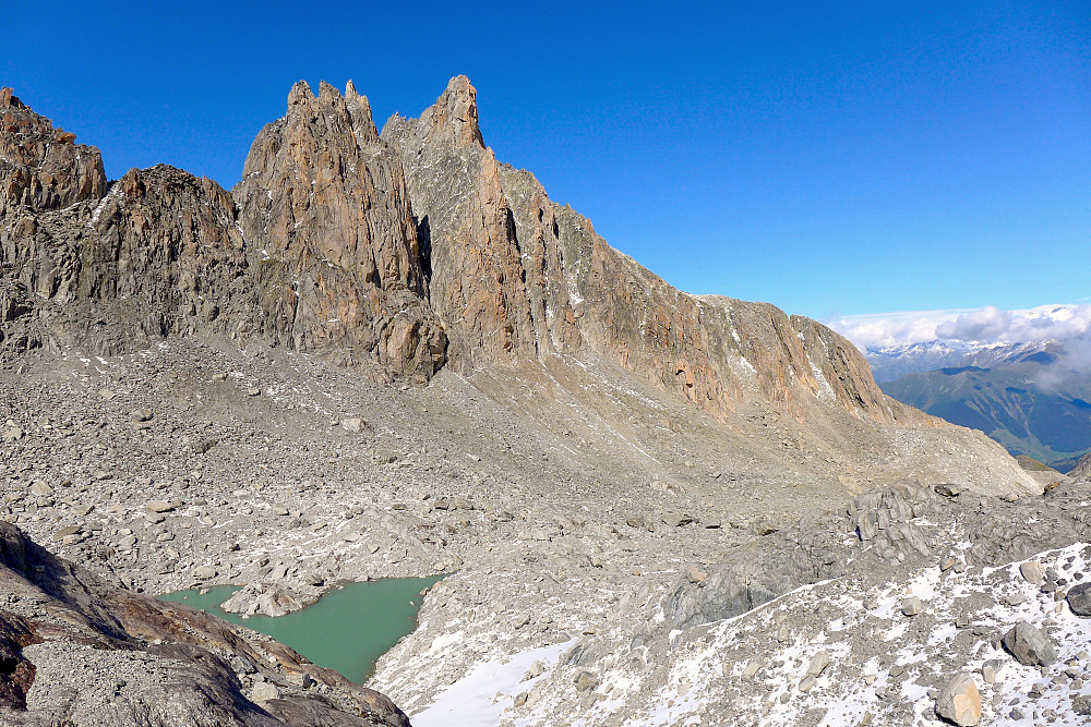 Aiguille d'Orny - the pointy one in the middle!
