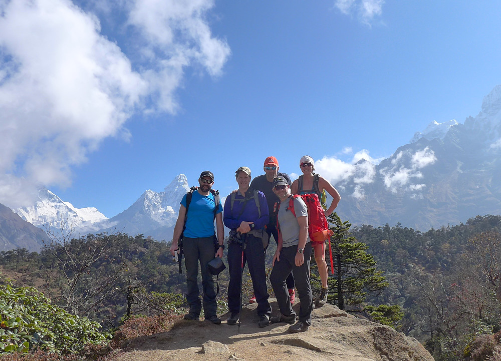 Team picture on the way to Khumjung and the Everest View hotel
