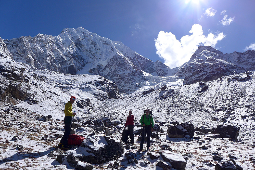 A sun cream break on the way up to high camp