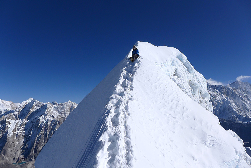 Matt at the highest point the ropes were fixed to, a few metres away from the furthest end of the cornice