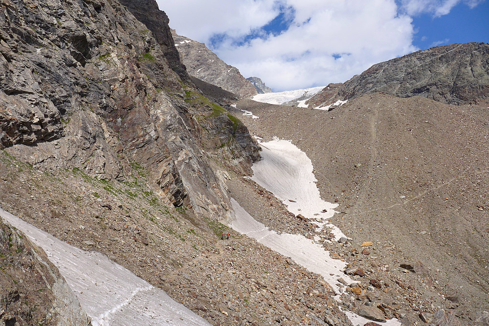 Looking back along the trail, with the path going up to the Grand Murailles glacier visible (Dent d'Herens behind to the left)