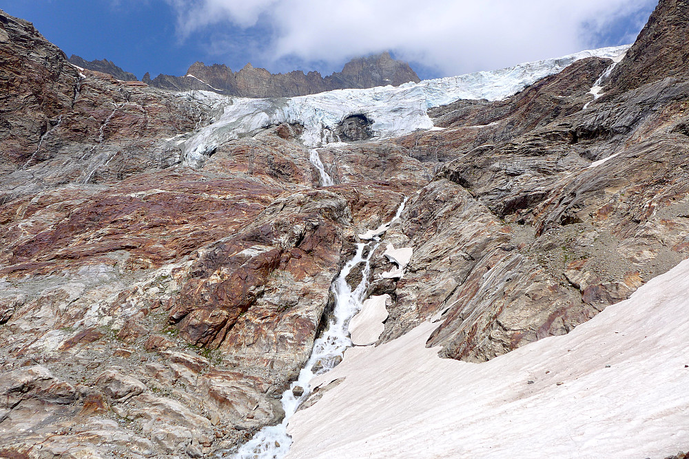 Looking back up to the Tsa de Tsan glacier from the trail below the hut