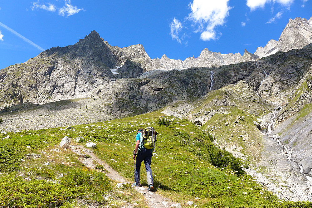 About 1 hour above Planpincieux on the way to the Boccalatte hut (ca. 2800m)
