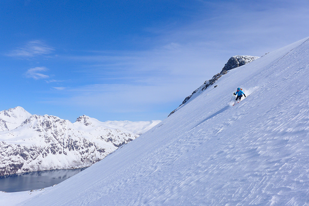 Enda mer usporet snø og en hel fjellside som måtte signeres!