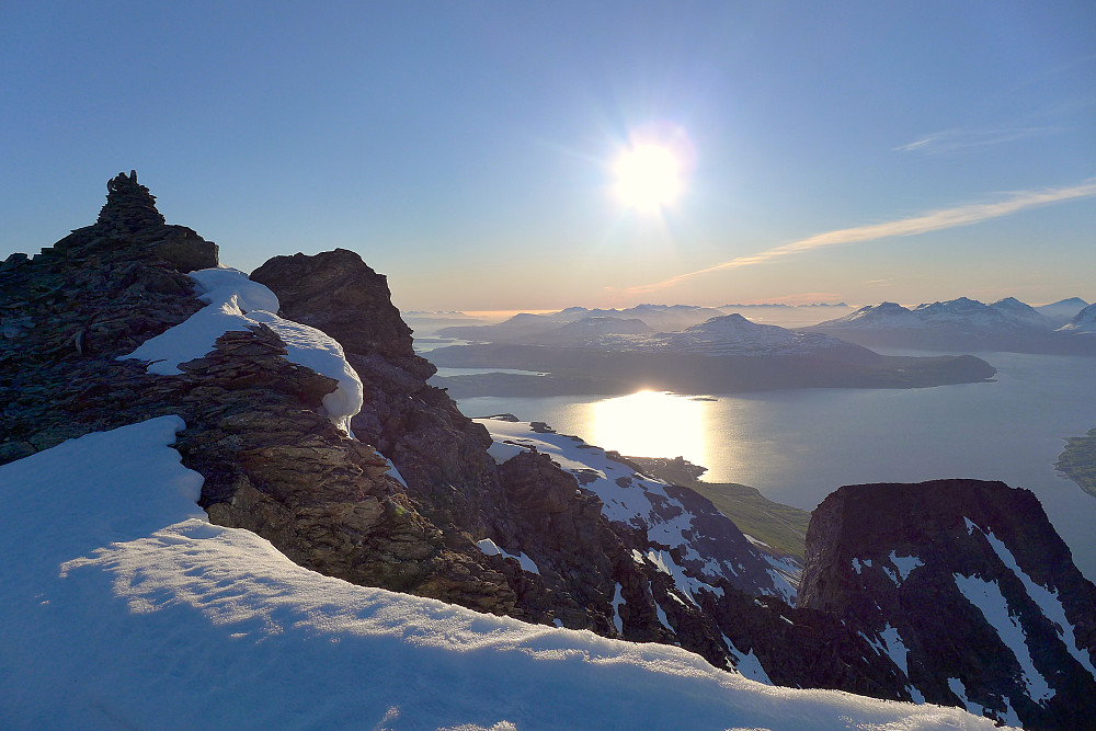 Varden på toppen med herlig kveldssol over Balsfjorden