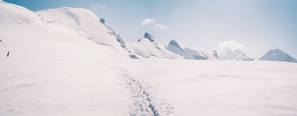 Not absolutely sure, but I think this picture is from somewhere on the way from the Klein Matterhorn station to Castor