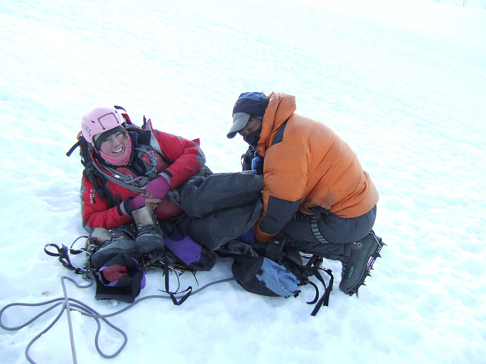 Not sure whether Gelu knew what he was in for when Cio started taking off her climbing boots at super-speed, but here is an example of alternative uses for armpits