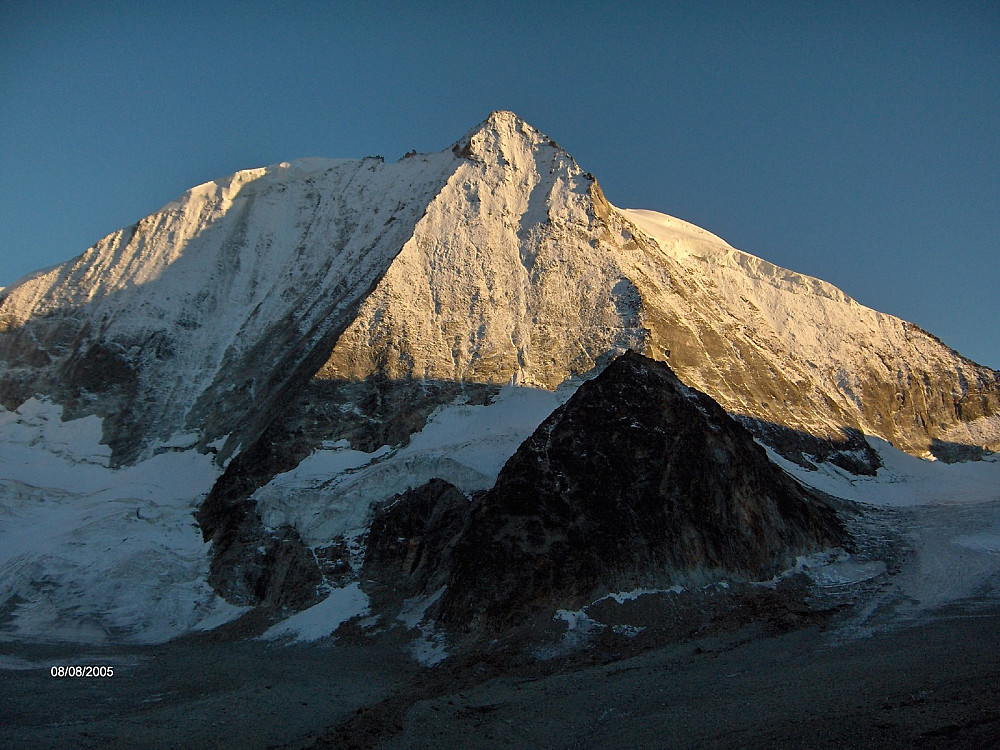 Mont Blanc de Cheilon under late afternoon light