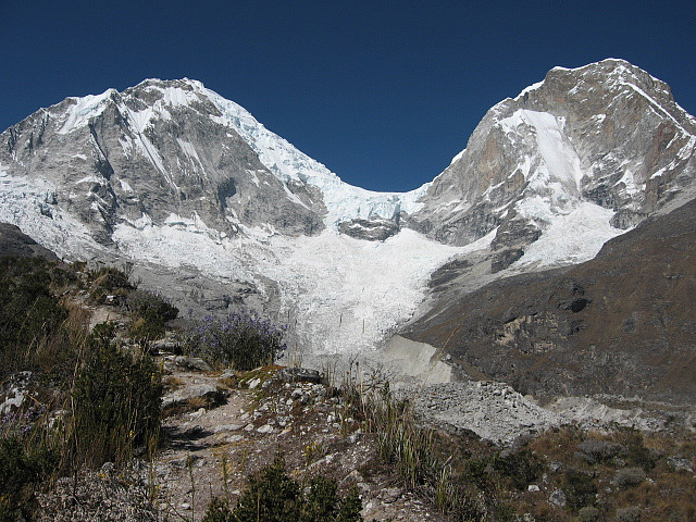 Huascaran: On the trek from base camp to moraine camp