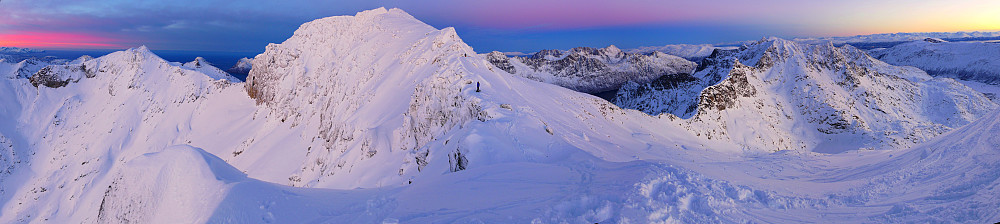 Panorama #2 med hovedtoppen i midten av bildet