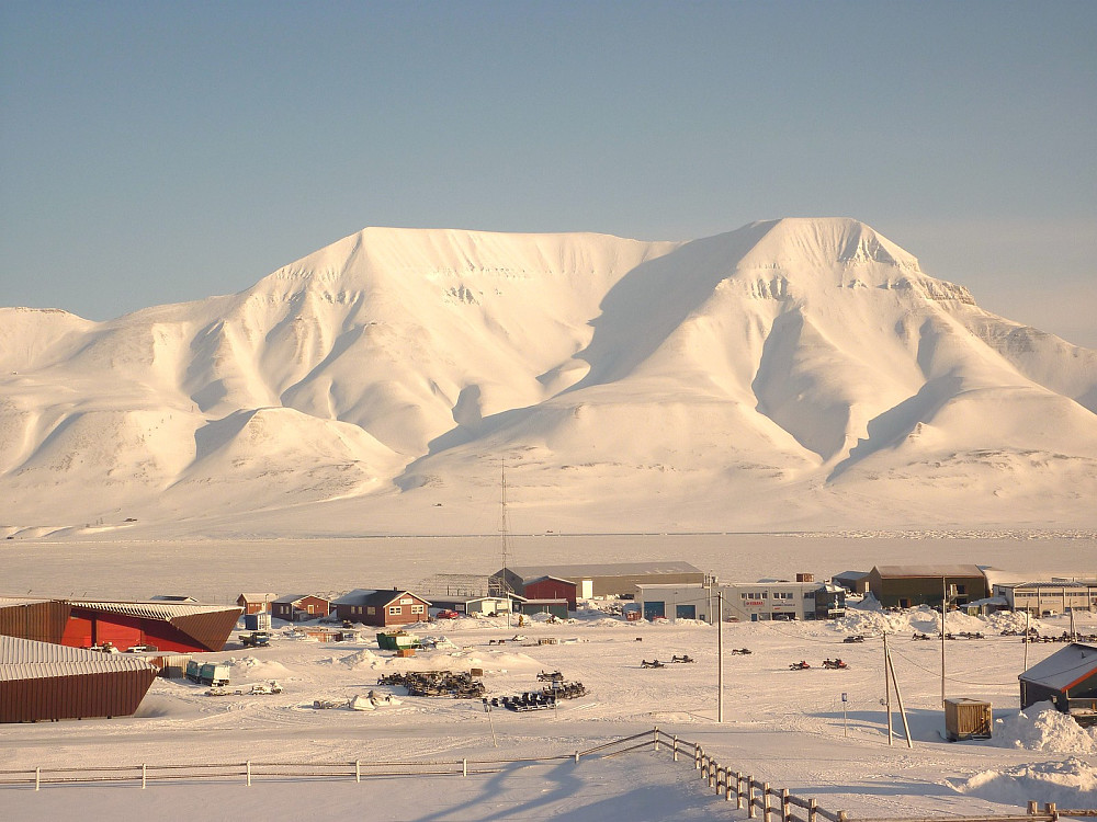 Hiorthfjellet from Longyearbyen