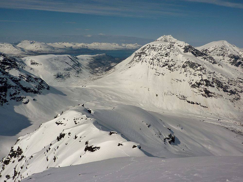 On the ridge, views north down Andersdalen