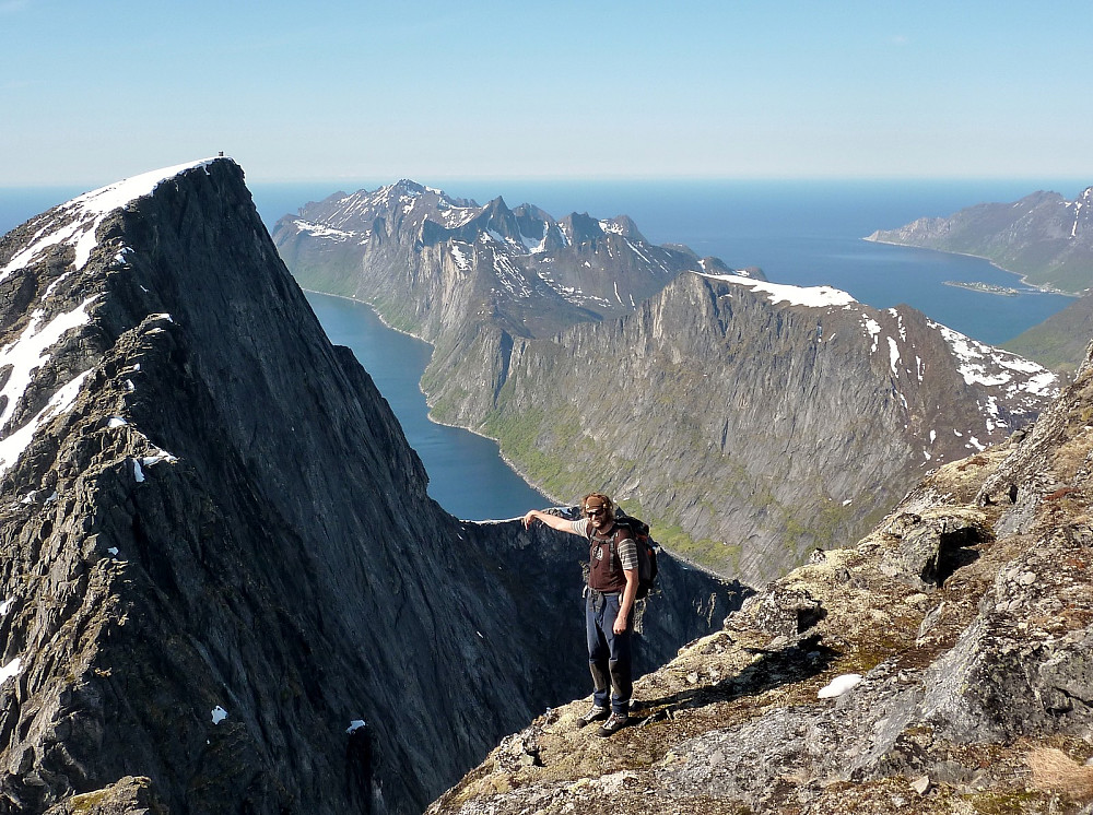 Fredrik shows us the shortcut back to the cars.