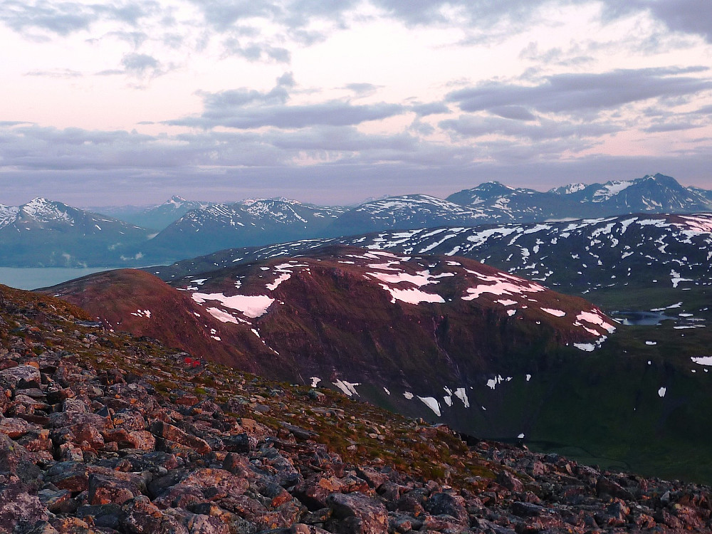 View out to the west from the northwest shoulder on Tromsdalstinden, around 23.30
