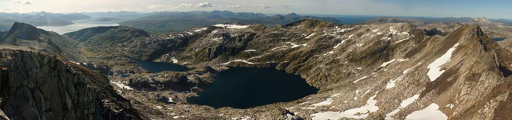 Fine views to the east, over Femtevatnet and Sjettevatnet
