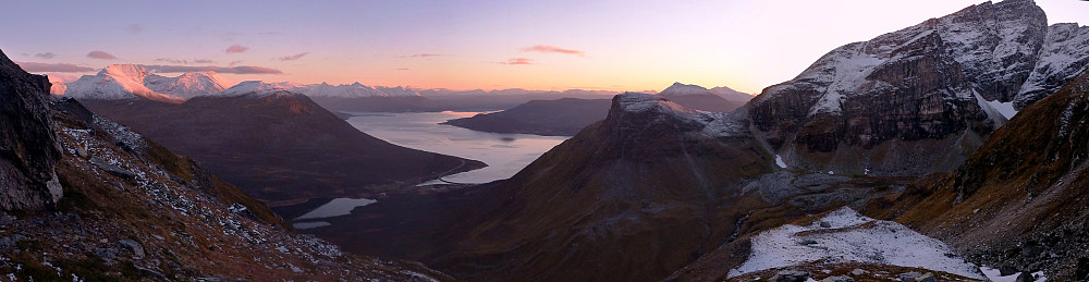 Sunset view from the place where I took lunch earlier in the day at around 750m, at the top end of the grassy ridge