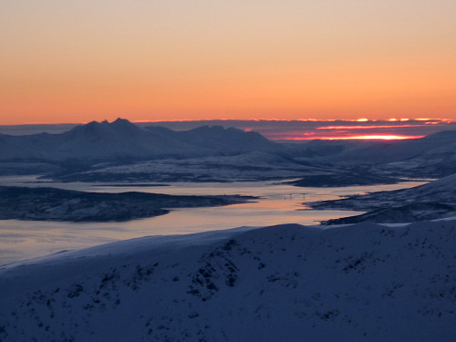 Sun finally disappears over Straumsfjorden