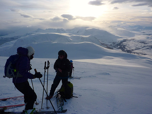 A brief glimpse of the view south from the southwest top on Ullstinden with clouds rolling in from the east.